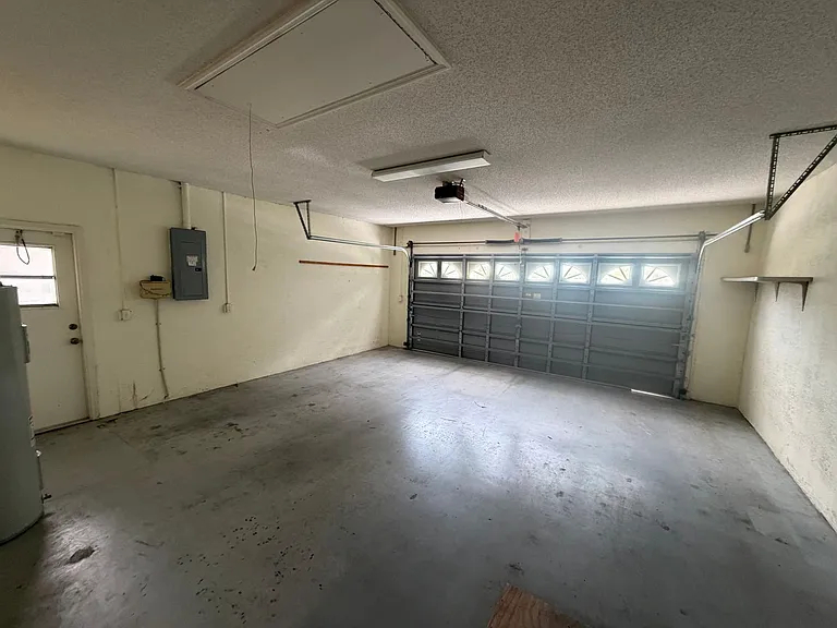 118 Edison St — Photo 5