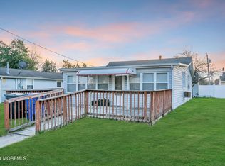 85 River Dr, Toms River, NJ