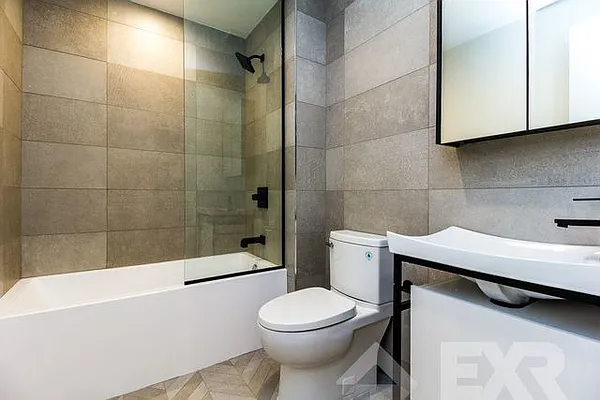 Rented by EXR | media 22