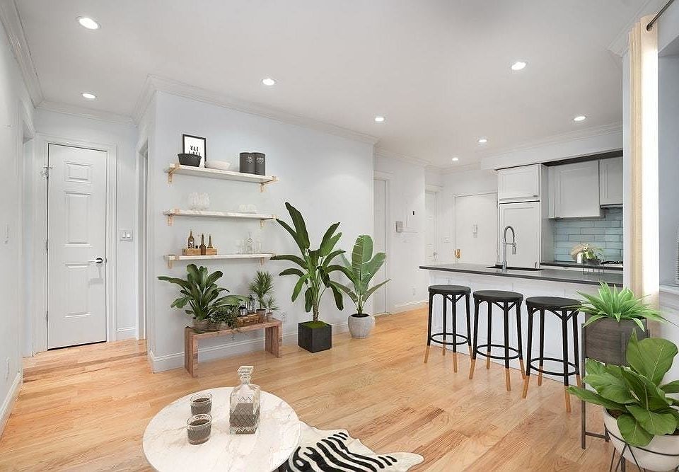 1st image of 262 Elizabeth St APT 6
