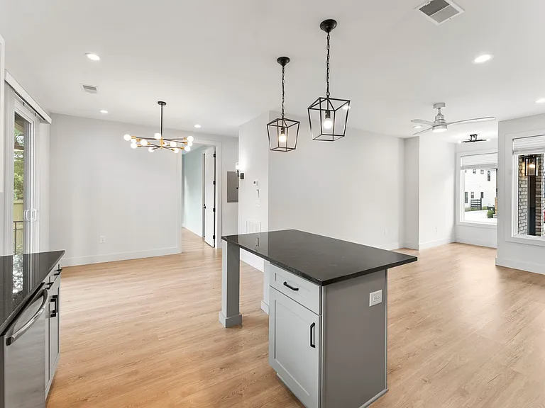 319 Wilkins St #C — Photo 8