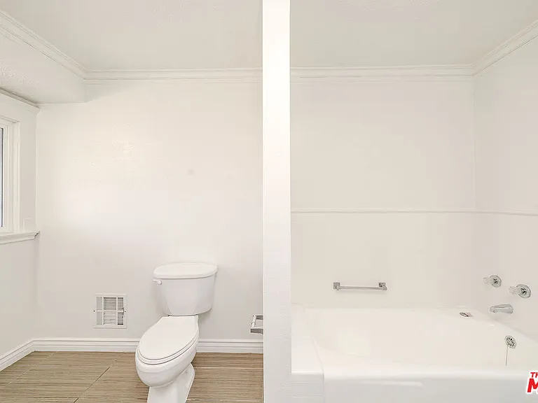 1404 S Manhattan Pl — Photo 22