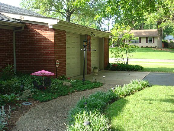 Lg. 2-Car Garage