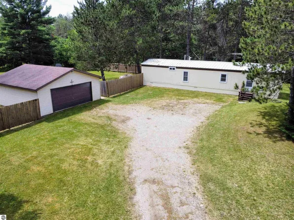 2776 Twin Lake Rd, Lupton, MI 48635