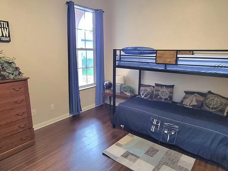 2302 Heydon Cir W — Photo 16
