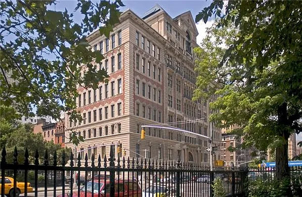 Rented by R New York | media 71