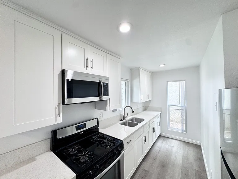 7622 Pickering Ave #A — Photo 9