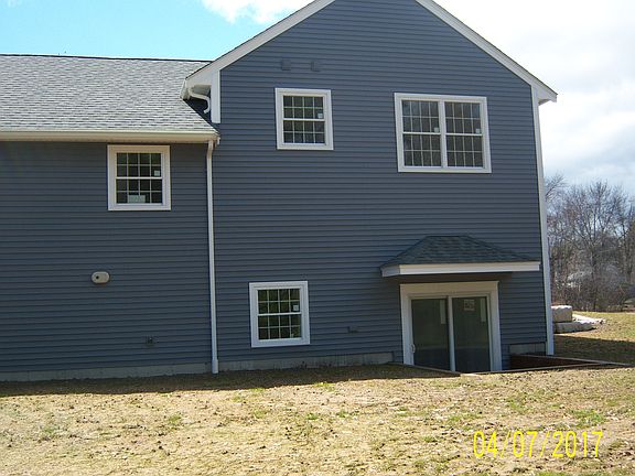 4th image of 12 Wilbur Ln