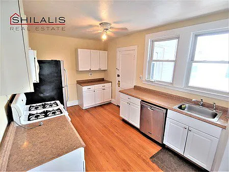 4 bed, 1.0 bath, $3,250 — Photo 2