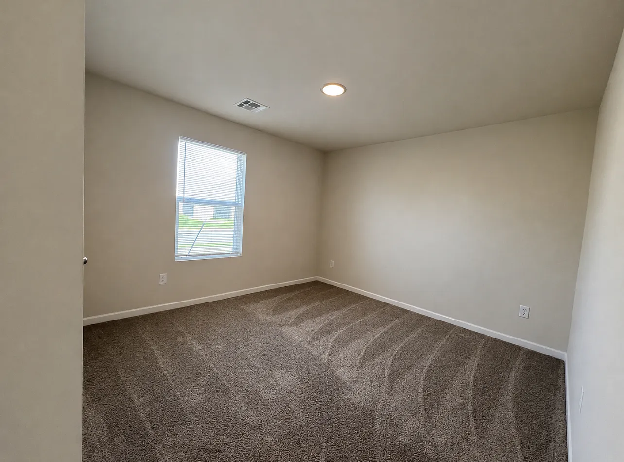 4 bed, 2031 sqft, $2,295 — Photo 4