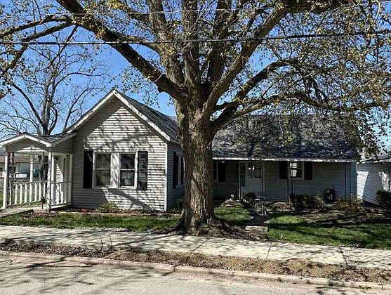 1st image of 413 E North Main St