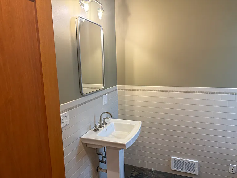 1524 10th Ave W #B — Photo 13