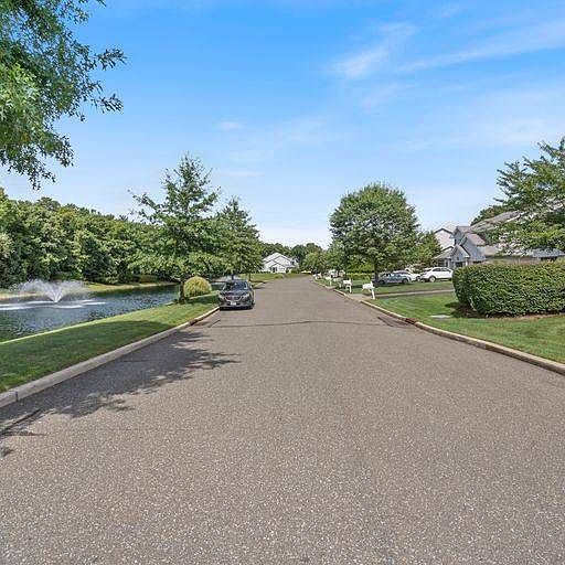 1st image of 64 Willow Wood Dr