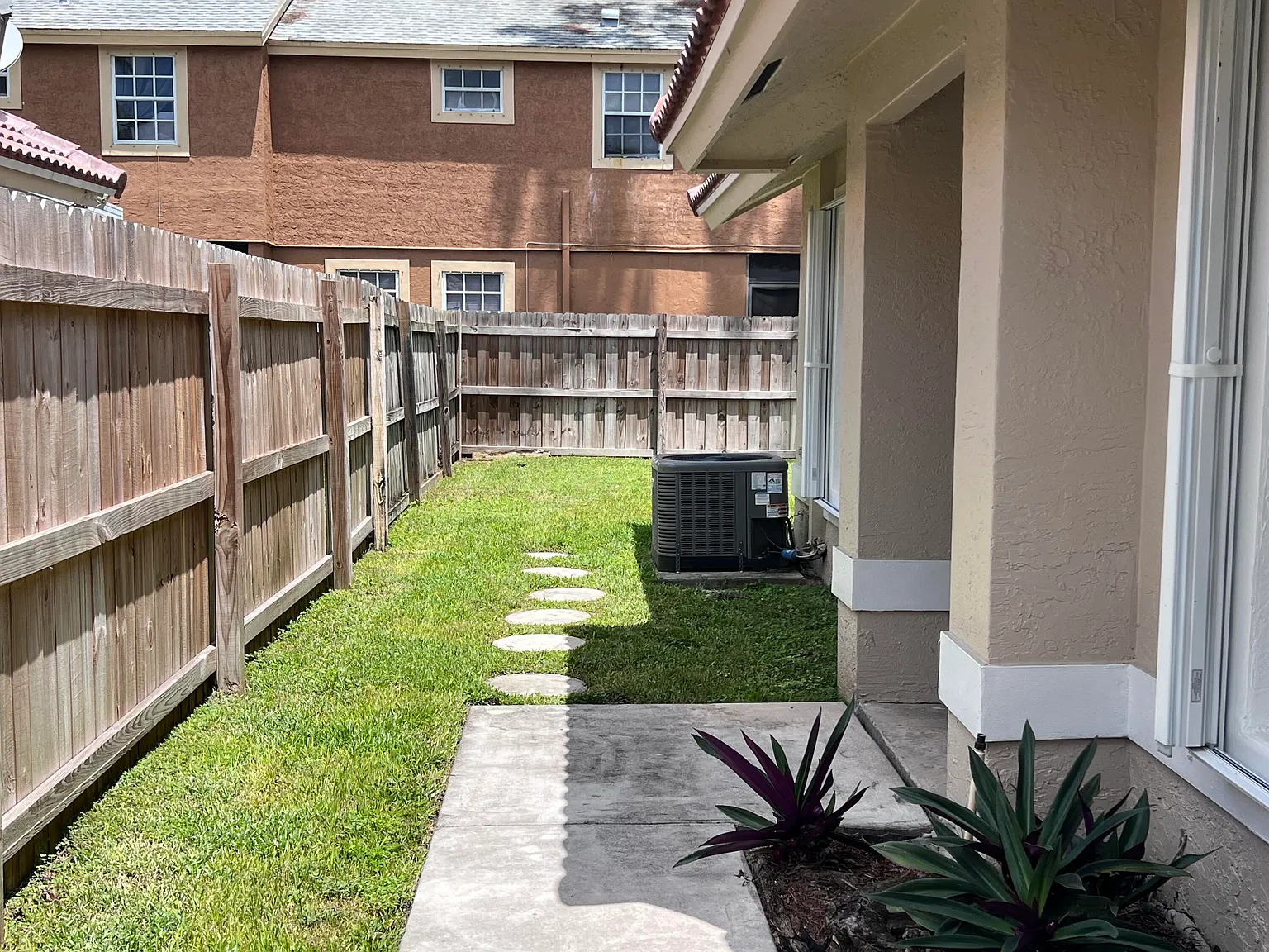 3 bed, 2.0 bath, 1365 sqft, $3,600 — Photo 3