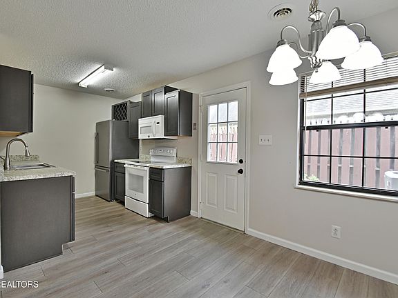 5th image of 918 Chip Cove Ln
