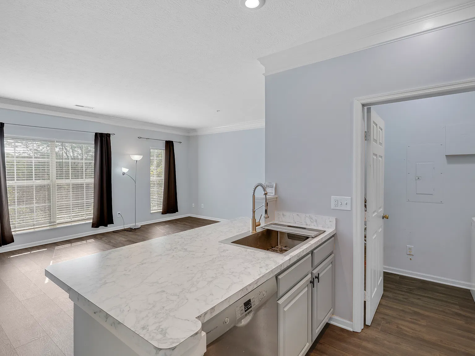 1 bed, 892 sqft, $1,450 — Photo 3