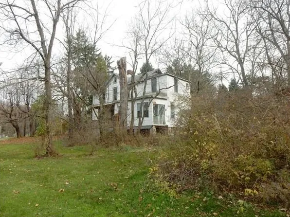 2340 Pleasant View Dr, Ford City, PA 16226
