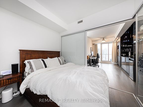 5th image of 70 Temperance St #2912