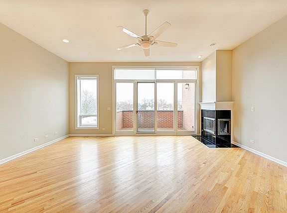 3rd image of 1816 W Belmont Ave APT 3