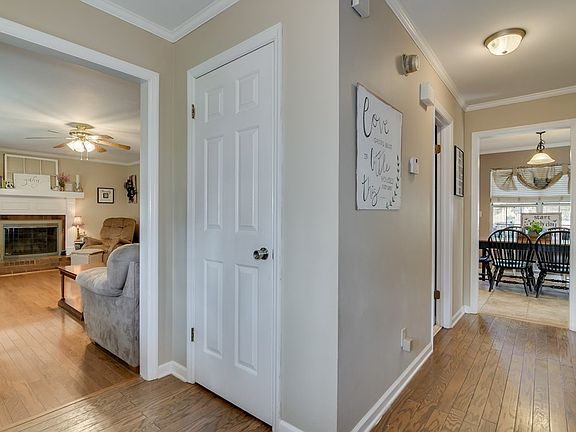5th image of 146 Evergreen Dr