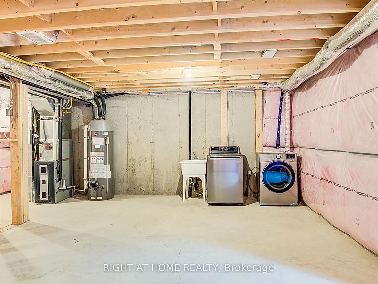 138 Woodberry Cres — Photo 41