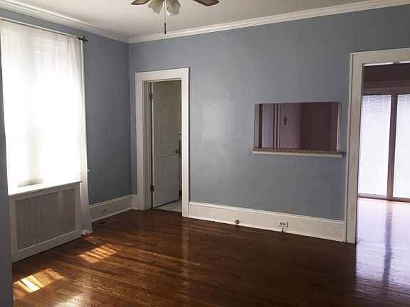 4th image of 2523 Stanley Ave SE