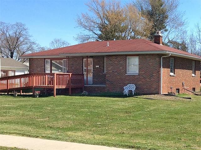 1st image of 704 Klondike St
