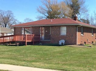 704 Klondike St, Staunton, IL 62088