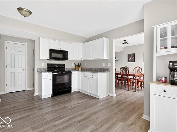 3rd image of 3837 Bressingham Dr