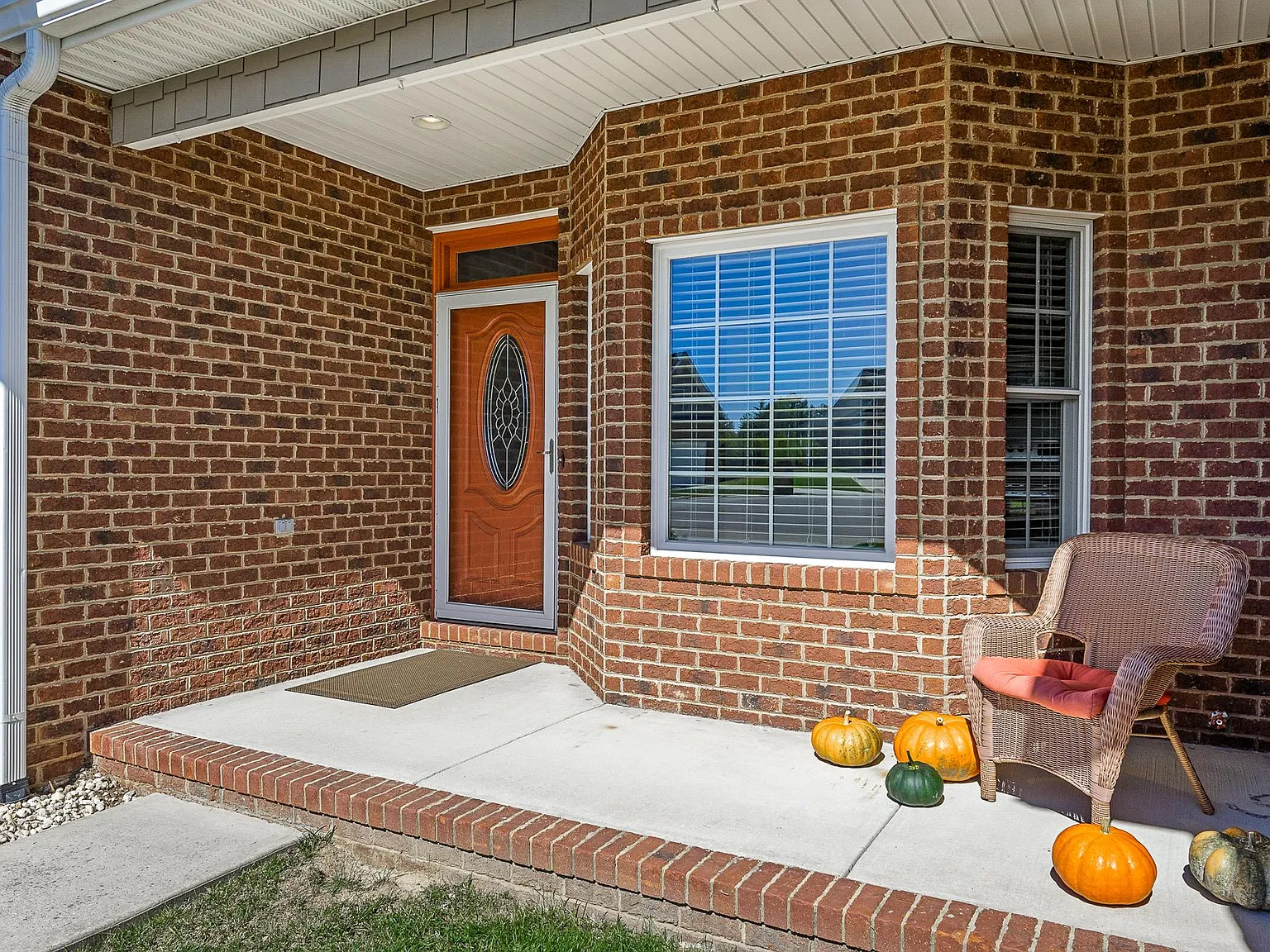 3 bed, 1665 sqft, $1,850 — Photo 2