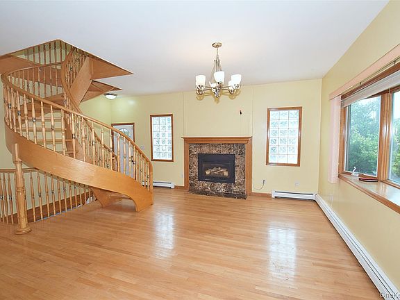 2nd image of 2 Aster Drive