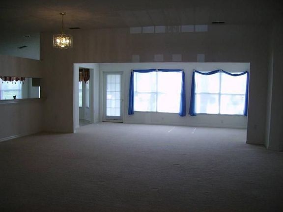 3rd image of 18048 Tarrington Pl
