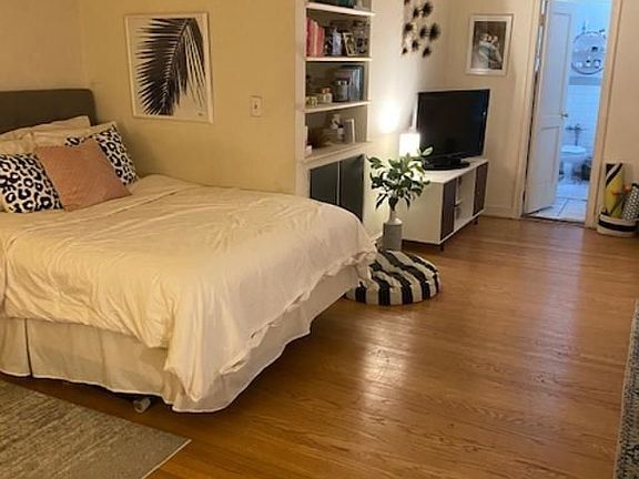 5th image of 246 E 46th St #5L