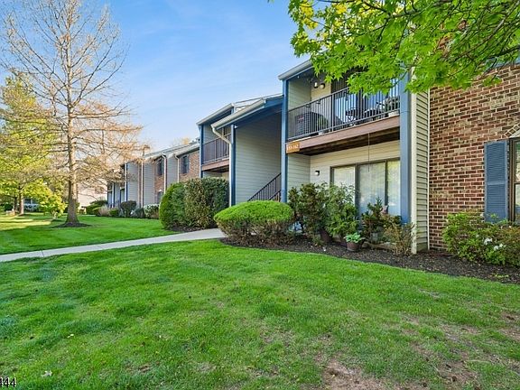 3rd image of 153 Irving Pl #153