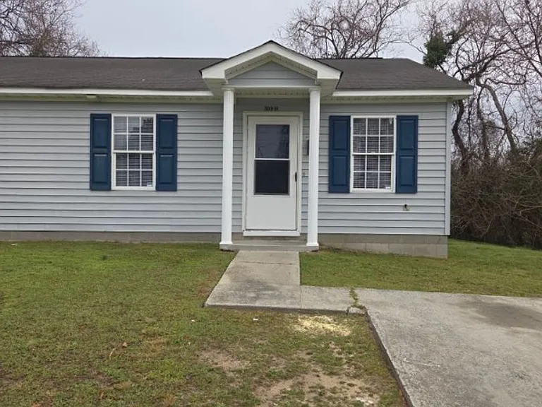 309 E Spruce St — Photo 1