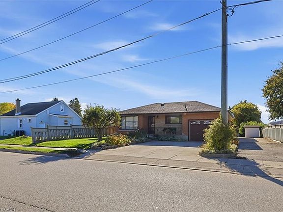 3rd image of 207 Elliott St