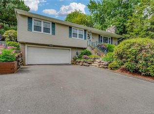 32 Fox Run Rd, Waterbury, CT 06708