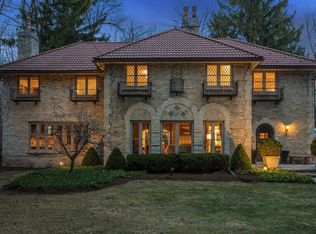 1204 E Dean Rd, Fox Pt, WI 53217