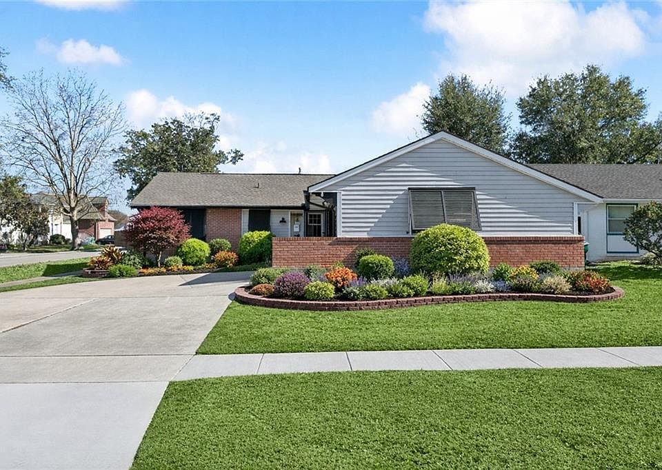 1st image of 2 Bradley Pl