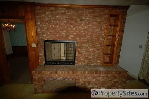 5th image of 4001 Windwood Cres