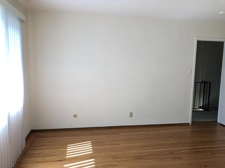 385 Lansdale Ave — Photo 8