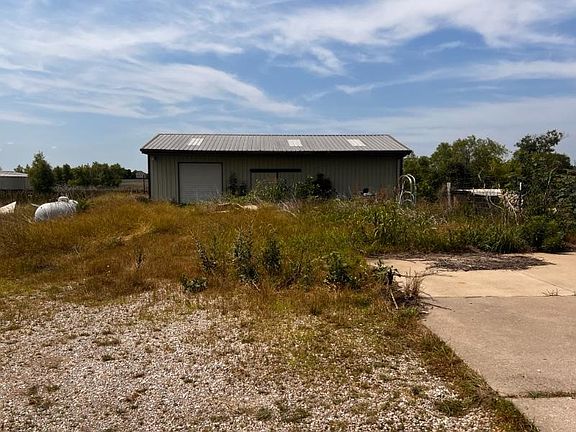 3rd image of 1823 County Road 596