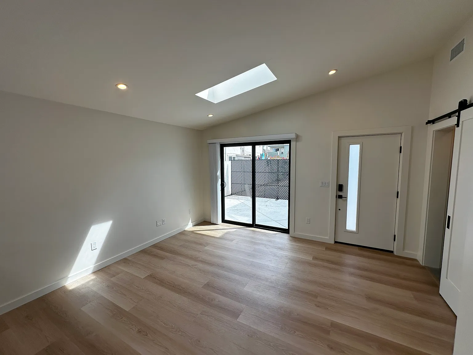 4 bed, 1200 sqft, $13,000 — Photo 4