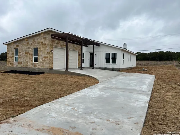 874 Valley Oak Dr, Bandera, TX 78003