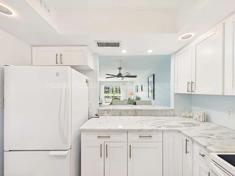 300 Valley Stream Dr #3D — Photo 11