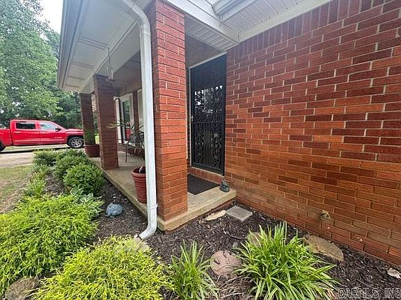3rd image of 2417 Owen St