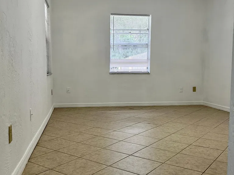 1109 Flomich St — Photo 12