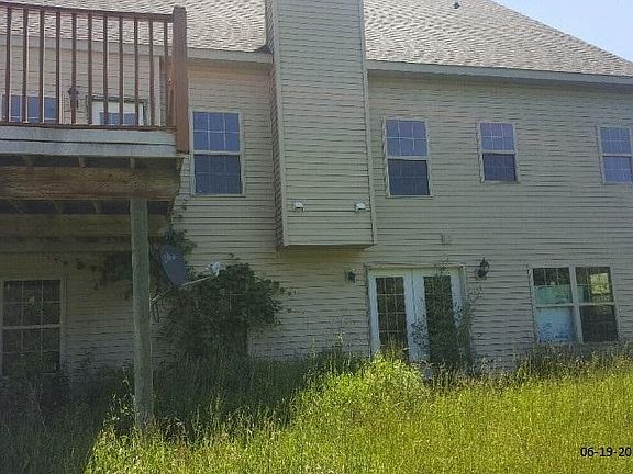 3rd image of 9537 Brewster Ln NE