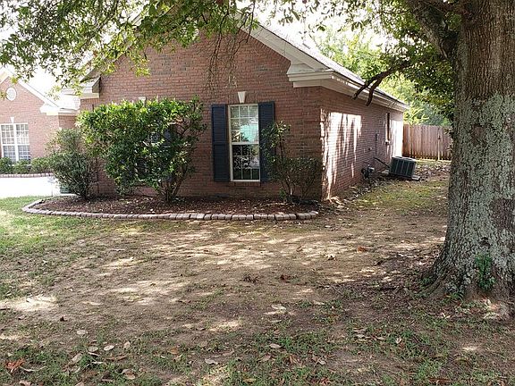 4th image of 2765 Edinburgh Dr