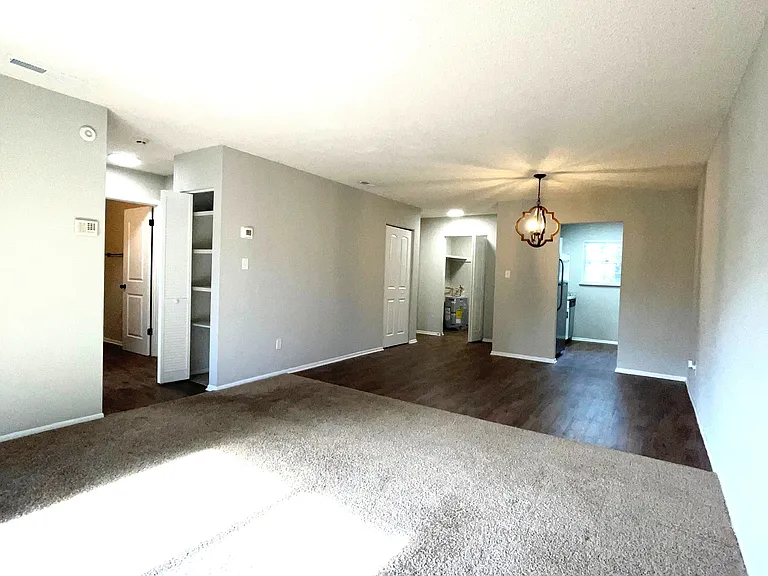 Oak Terrace Apartments — Photo 9